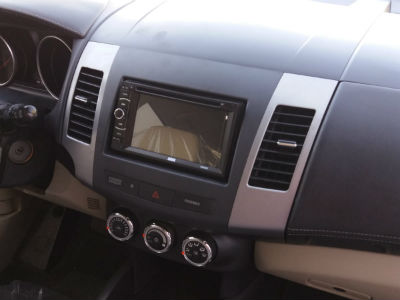 התקנת מערכת מולטימדיה לרכב מיצובישי אאוטלנדר שנת 2010