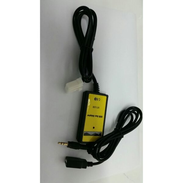 יציאת AUX ו USB לחיבור למערכת הרכב